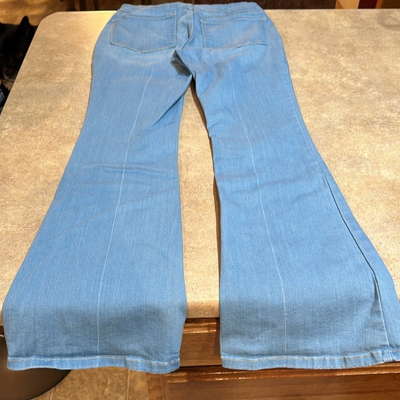Women’s NYDJ flare jeans size 8P inseam measures about 29” - Picture 7 of 7